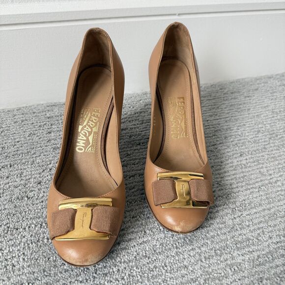 Salvatore Ferragamo Shoes Womens Size 7 Tan Vara Bow Peep Toe Block Heel 40083 - Picture 1 of 13